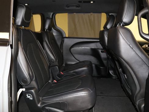 Used 2022 Chrysler Pacifica Touring-L w/ S Appearance Package FWD image 20