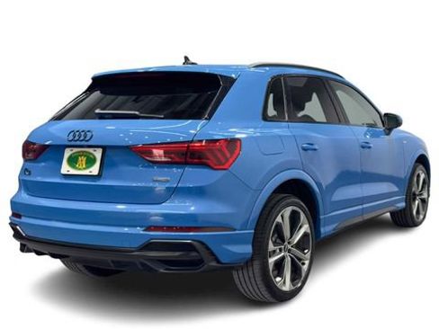 Used 2021 Audi Q3 2.0T Premium w/ Convenience Package AWD/4WD image 2