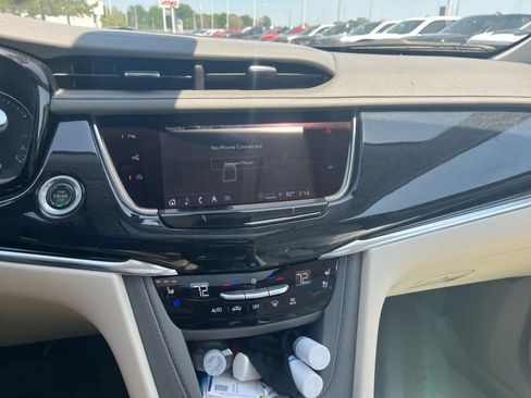 Used 2023 Cadillac XT6 Premium Luxury w/ Technology Package AWD/4WD image 10