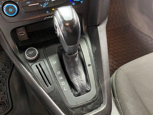 Used 2015 Ford Focus SE FWD image 25