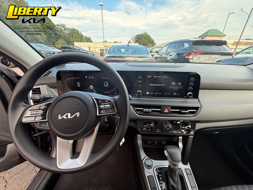 Used 2024 Kia Seltos LX AWD/4WD image 11