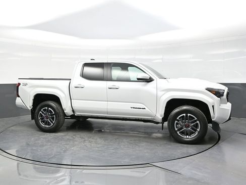 Used 2024 Toyota Tacoma TRD Sport AWD/4WD image 8