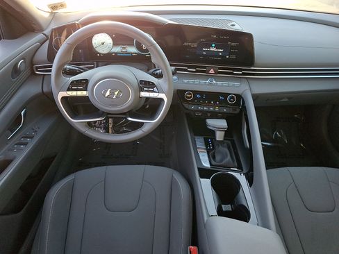 Certified 2023 Hyundai Elantra SEL w/ Convenience Package FWD image 12