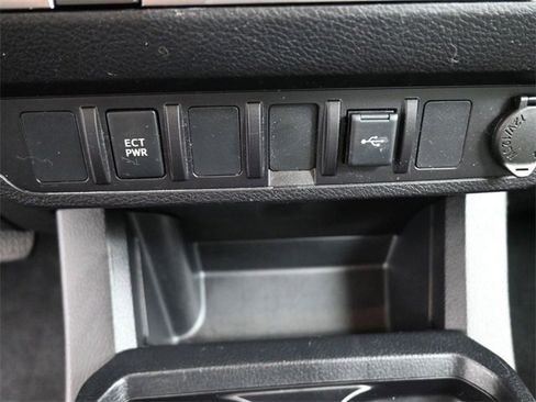 Used 2021 Toyota Tacoma SR w/ SR Convenience Package image 4