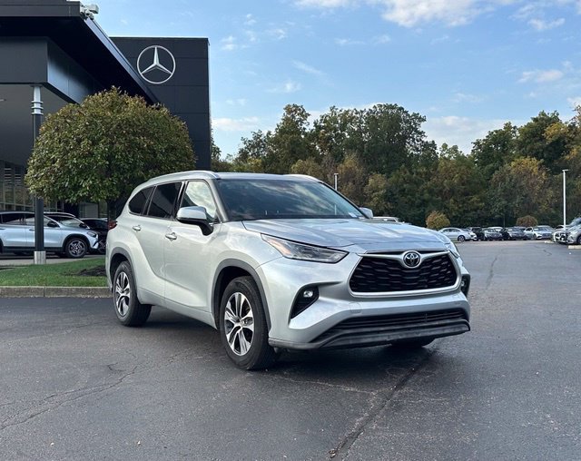 Used 2021 Toyota Highlander XLE FWD 360° Tour
