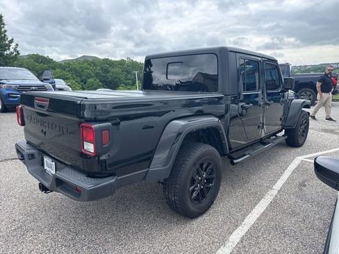 Used 2022 Jeep Gladiator Sport AWD/4WD image 4