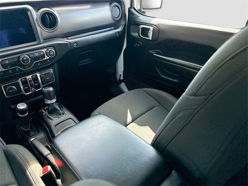 Used 2021 Jeep Gladiator Willys image 22