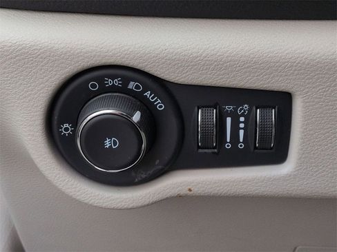 Used 2023 Chrysler Pacifica Limited image 18