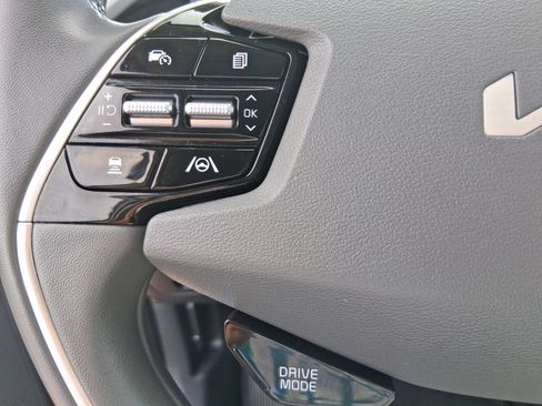 Used 2023 Kia Niro FWD image 19