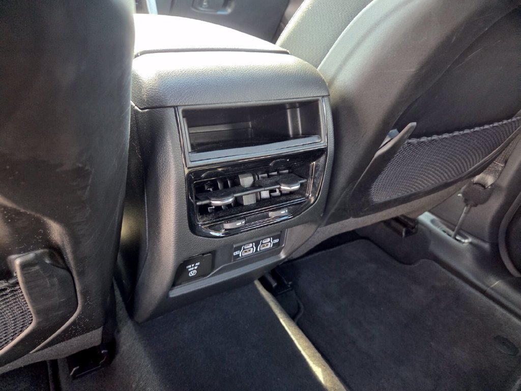 Used 2025 Jeep Grand Cherokee Altitude AWD/4WD image 9