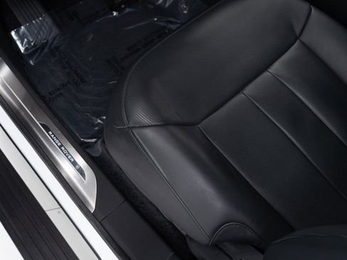 Used 2023 Land Rover Range Rover SV image 12