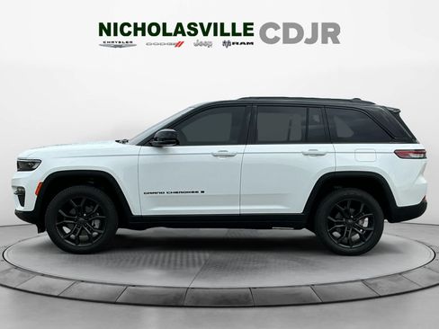 Used 2025 Jeep Grand Cherokee Limited AWD/4WD image 2