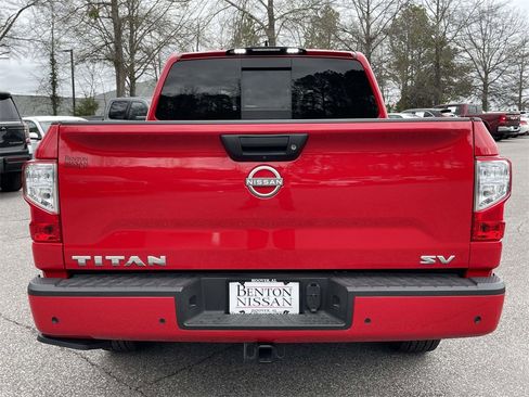 Used 2024 Nissan Titan SV w/ SV Convenience Package image 4