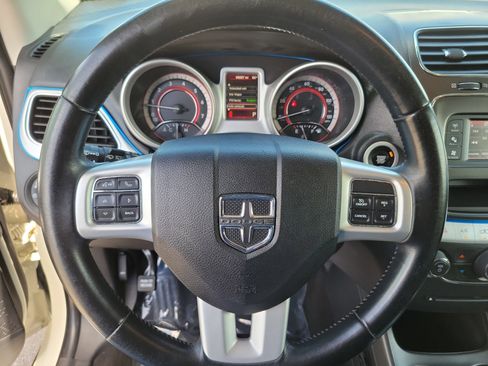 Used 2020 Dodge Journey SE w/ SE Popular Equipment Group FWD image 19