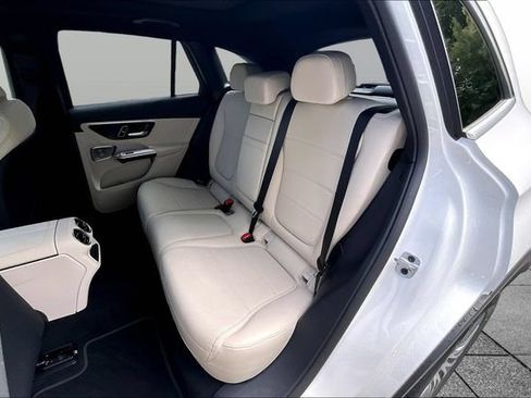 Used 2026 Mercedes-Benz GLC 300 4MATIC image 25