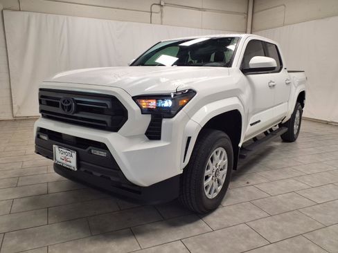 Used 2024 Toyota Tacoma SR5 image 3