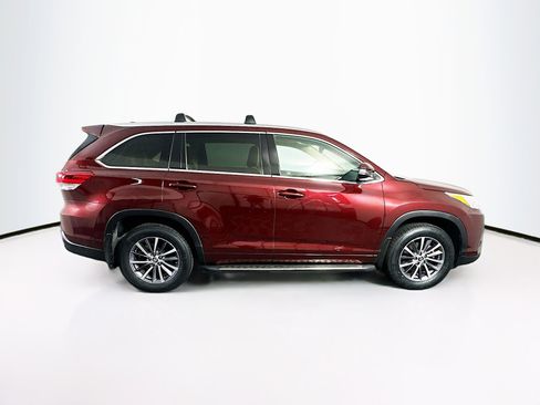 Used 2017 Toyota Highlander XLE FWD image 10