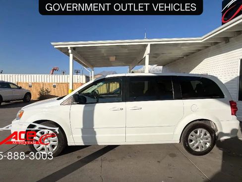 Used 2017 Dodge Grand Caravan SE w/ UConnect Hands-Free Group image 4