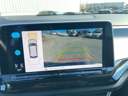 Used 2025 Volkswagen Atlas Cross Sport SE image 17