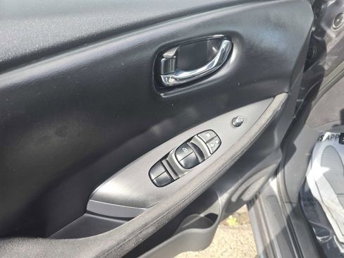 Used 2017 Nissan Leaf S image 30