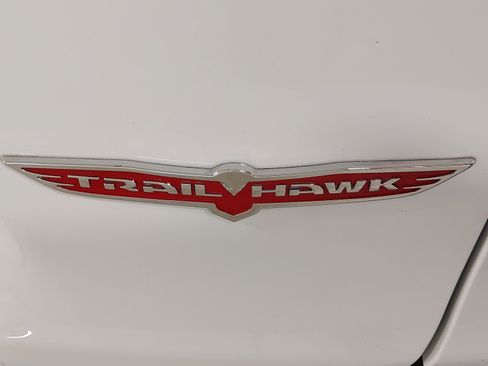 Used 2022 Jeep Cherokee Trailhawk w/ Sun, Sound & Nav Group AWD/4WD image 33