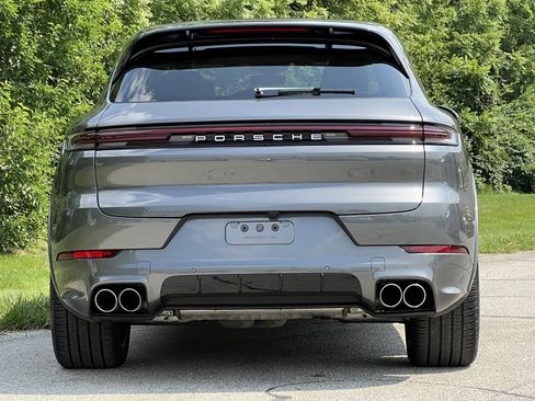 Certified 2025 Porsche Cayenne S image 8