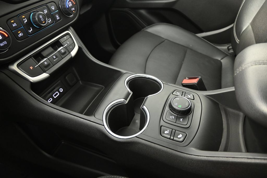 Used 2024 GMC Terrain SLT w/ LPO, Floor Liner Package AWD/4WD image 31