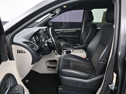 Used 2020 Dodge Grand Caravan SXT image 10