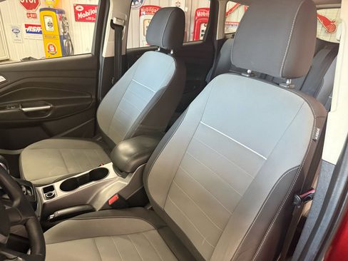 Used 2014 Ford Escape SE image 17