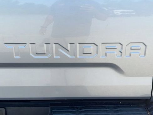 Used 2017 Toyota Tundra SR5 w/ SR5 Upgrade Package AWD/4WD image 11