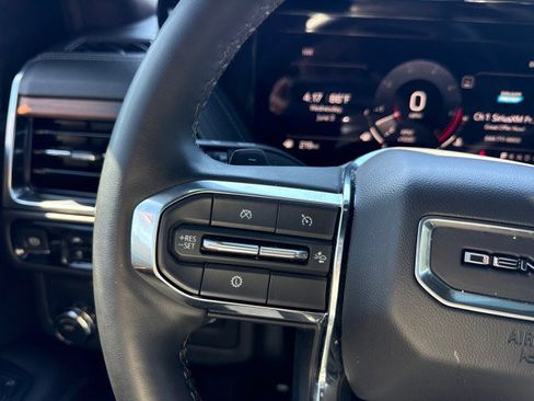 Used 2025 GMC Yukon XL Denali RWD image 32