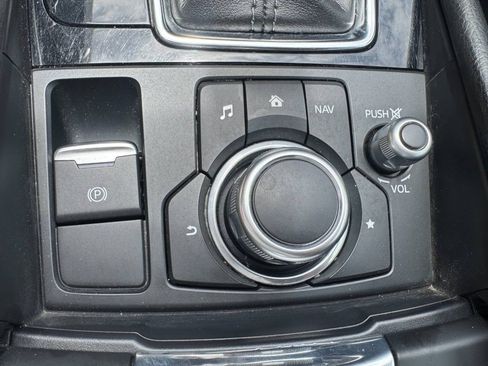 Used 2017 MAZDA MAZDA3 Sport w/ Preferred Equipment Package FWD image 17