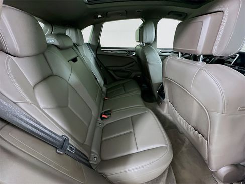 Used 2021 Porsche Macan image 29