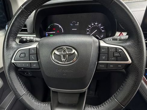 Used 2022 Toyota Sienna XLE FWD image 17