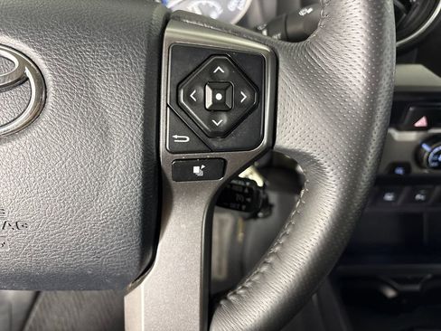 Used 2017 Toyota Tacoma SR5 w/ Tow Package image 18