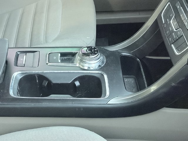 Used 2018 Ford Fusion SE w/ Fusion SE Technology Package FWD image 5