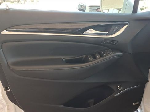 Used 2020 Buick Enclave Avenir w/ Avenir Technology Package FWD image 16