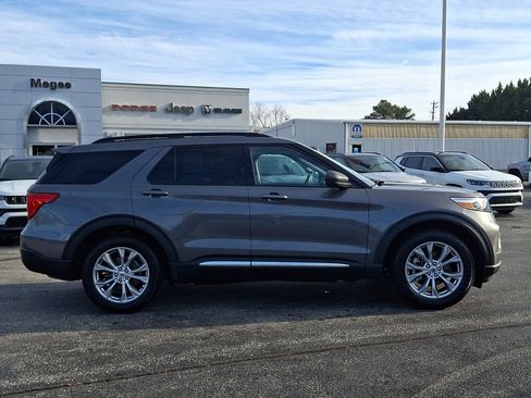 Used 2021 Ford Explorer XLT w/ Equipment Group 202A image 7