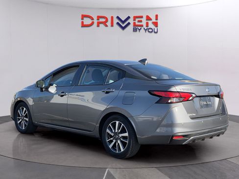 Used 2021 Nissan Versa SV FWD image 3