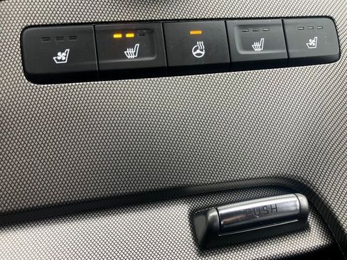 Used 2021 Hyundai Palisade Limited image 9