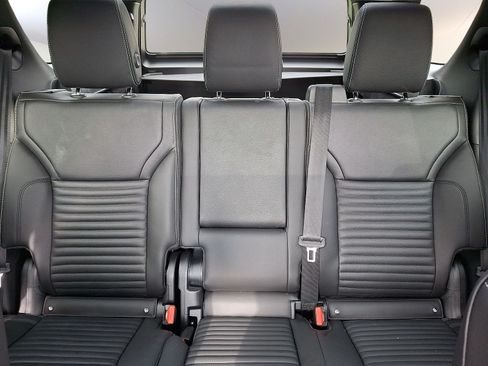 Certified 2026 Land Rover Discovery S AWD/4WD image 6