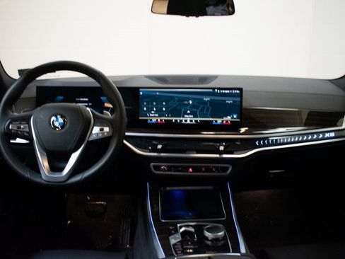 Certified 2026 BMW X5 xDrive40i w/ Parking Assistance Package image 11