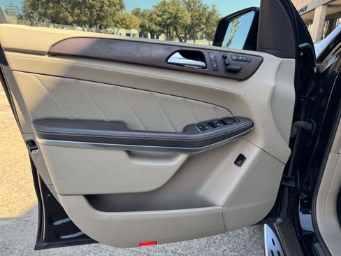 Used 2014 Mercedes-Benz GL 450 4MATIC image 19