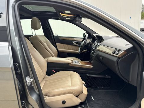 Used 2011 Mercedes-Benz E 550 Sedan image 29