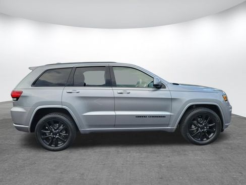 Used 2019 Jeep Grand Cherokee Altitude AWD/4WD image 4