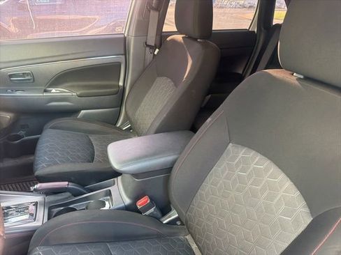 Used 2020 Mitsubishi Outlander Sport SE AWD/4WD image 9