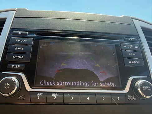 Used 2016 Nissan Frontier SV w/ SV Value Truck Package AWD/4WD image 14