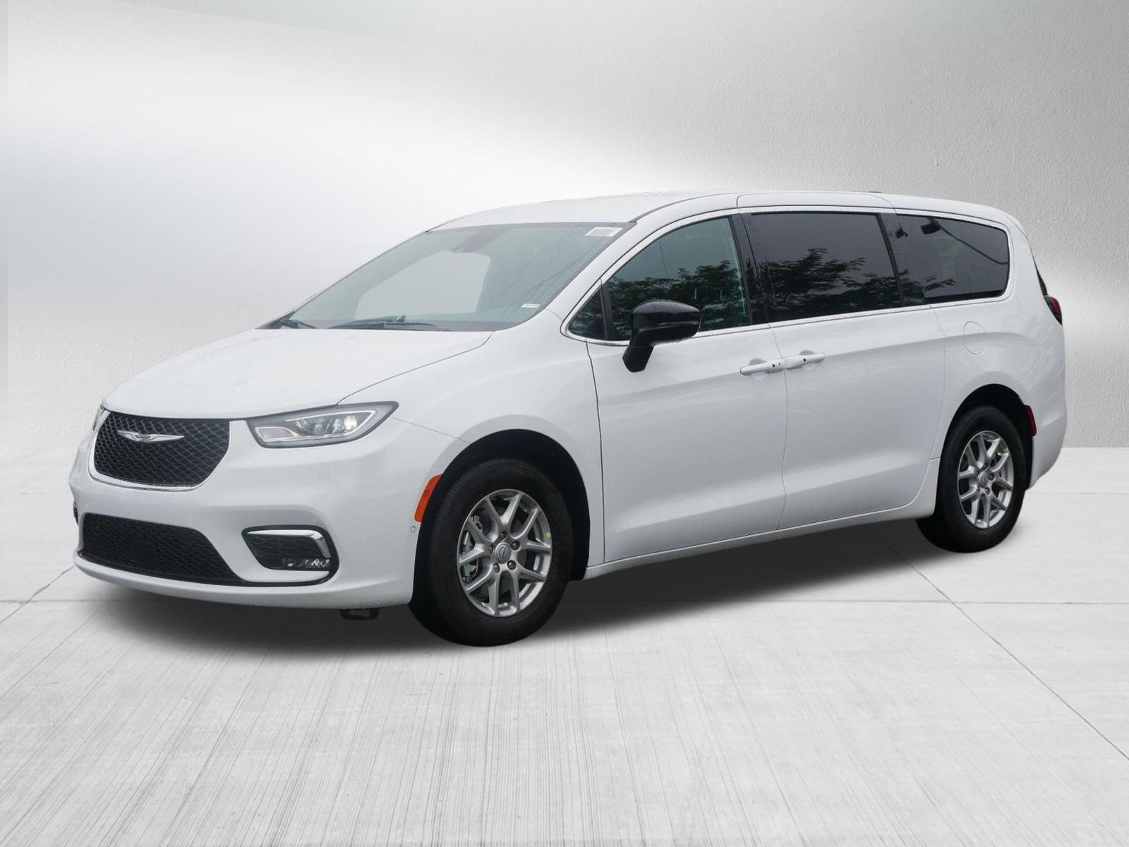 New 2026 Chrysler Pacifica Select FWD image 3