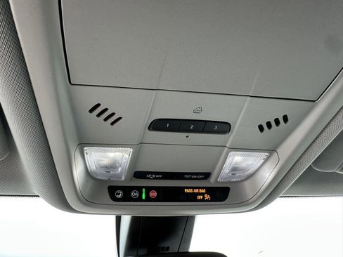 Used 2022 Chevrolet Blazer LT image 39