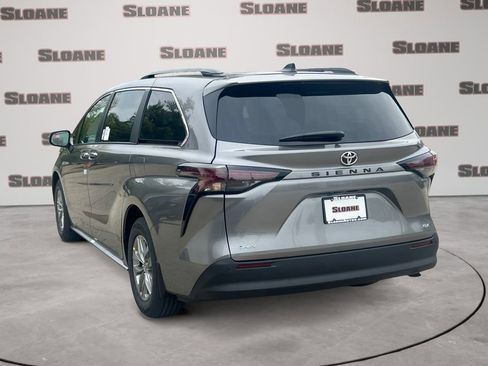 New 2026 Toyota Sienna XLE FWD image 3